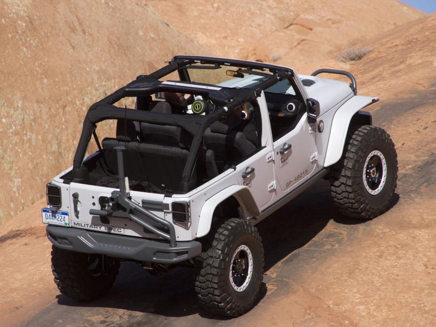  Jeep Wrangler Mopar Recon Concept 2013 года  (фото 4 из 6)